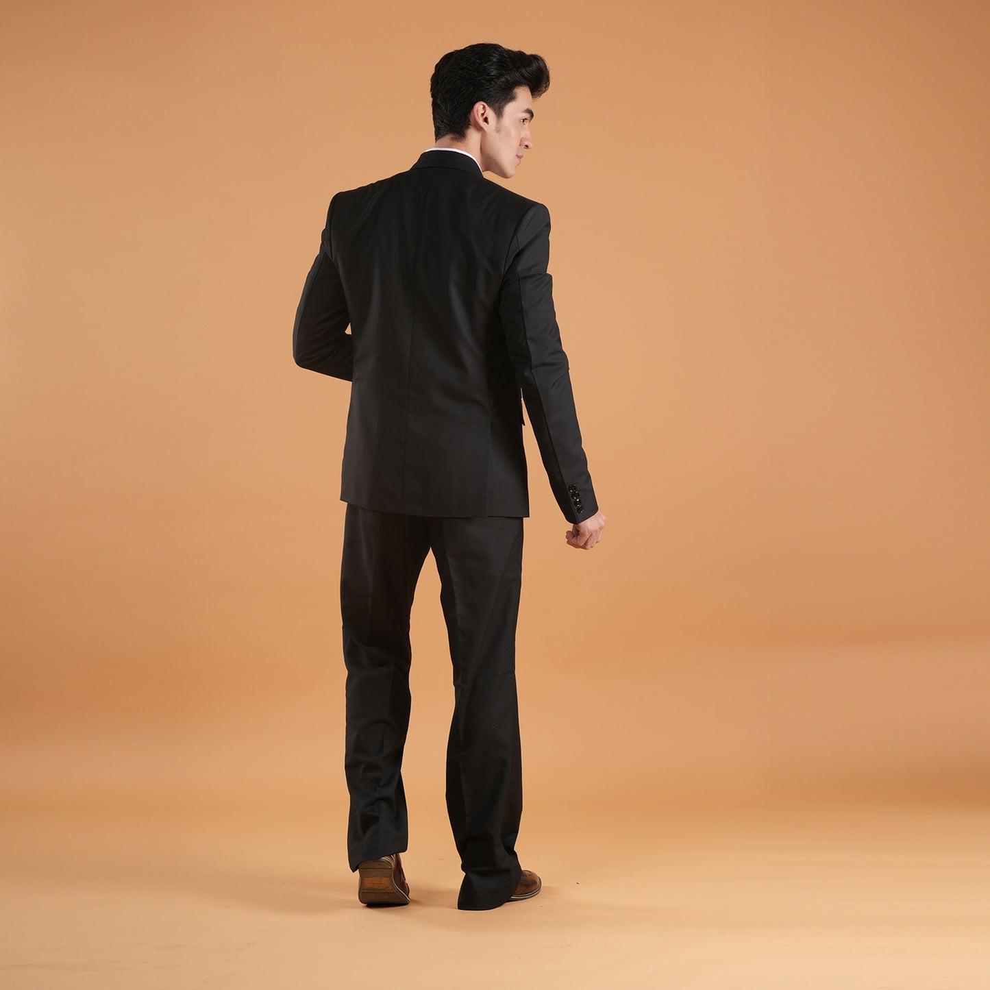 Noir Prestige – Single-Breasted Tuxedo Suit by Stylus Aeternum