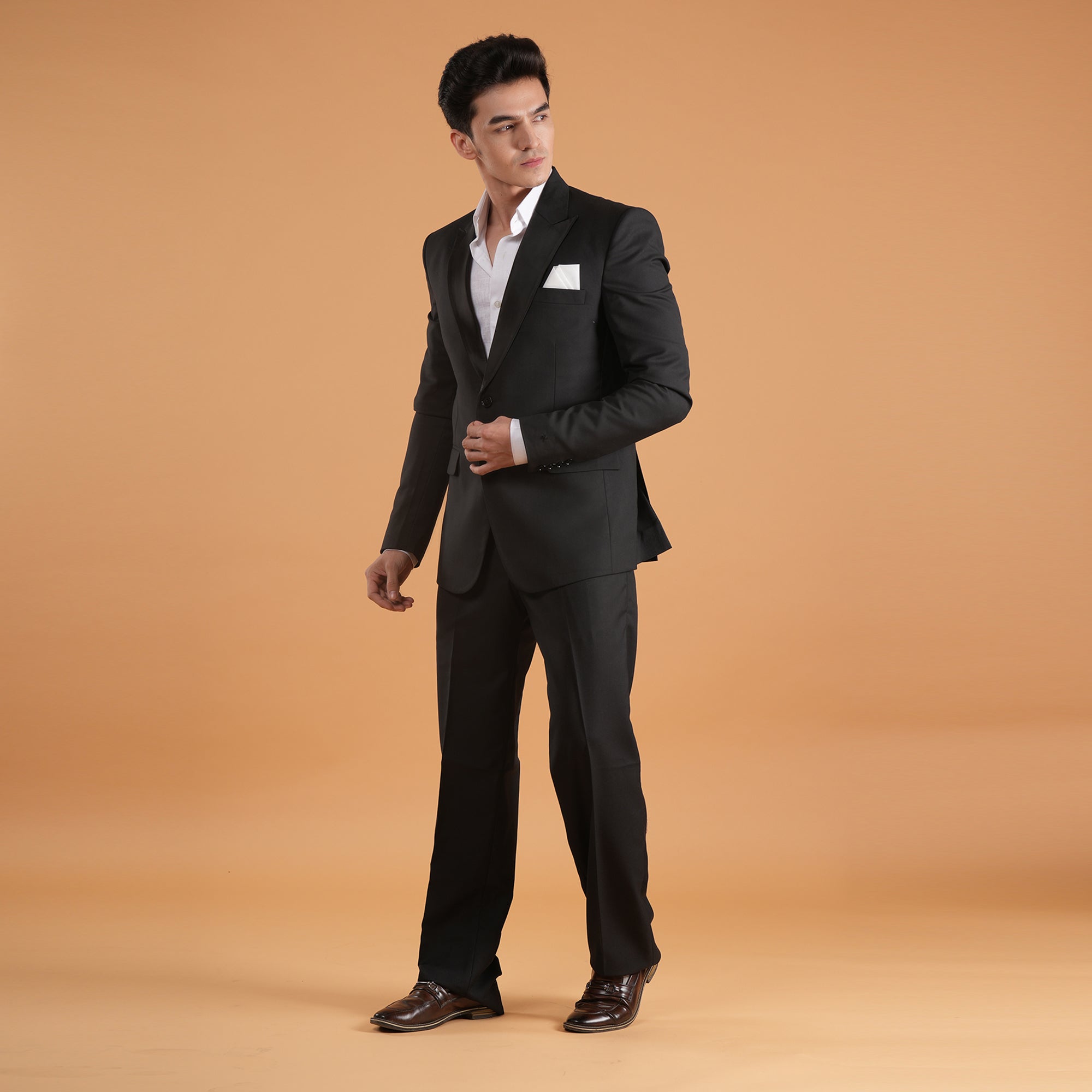 Noir Prestige – Single-Breasted Tuxedo Suit by Stylus Aeternum