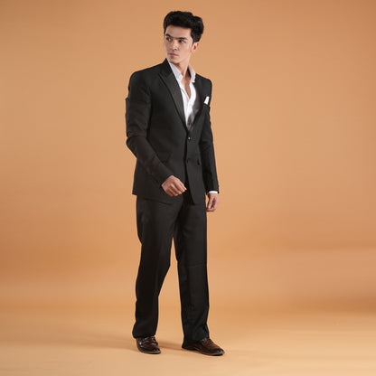 Noir Prestige – Single-Breasted Tuxedo Suit by Stylus Aeternum